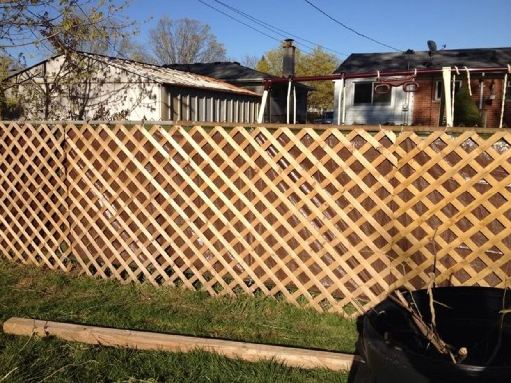 How to Make a Temporary Fence: A Simple and Practical Guide