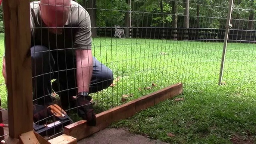 How to Make a Temporary Fence: A Simple and Practical Guide